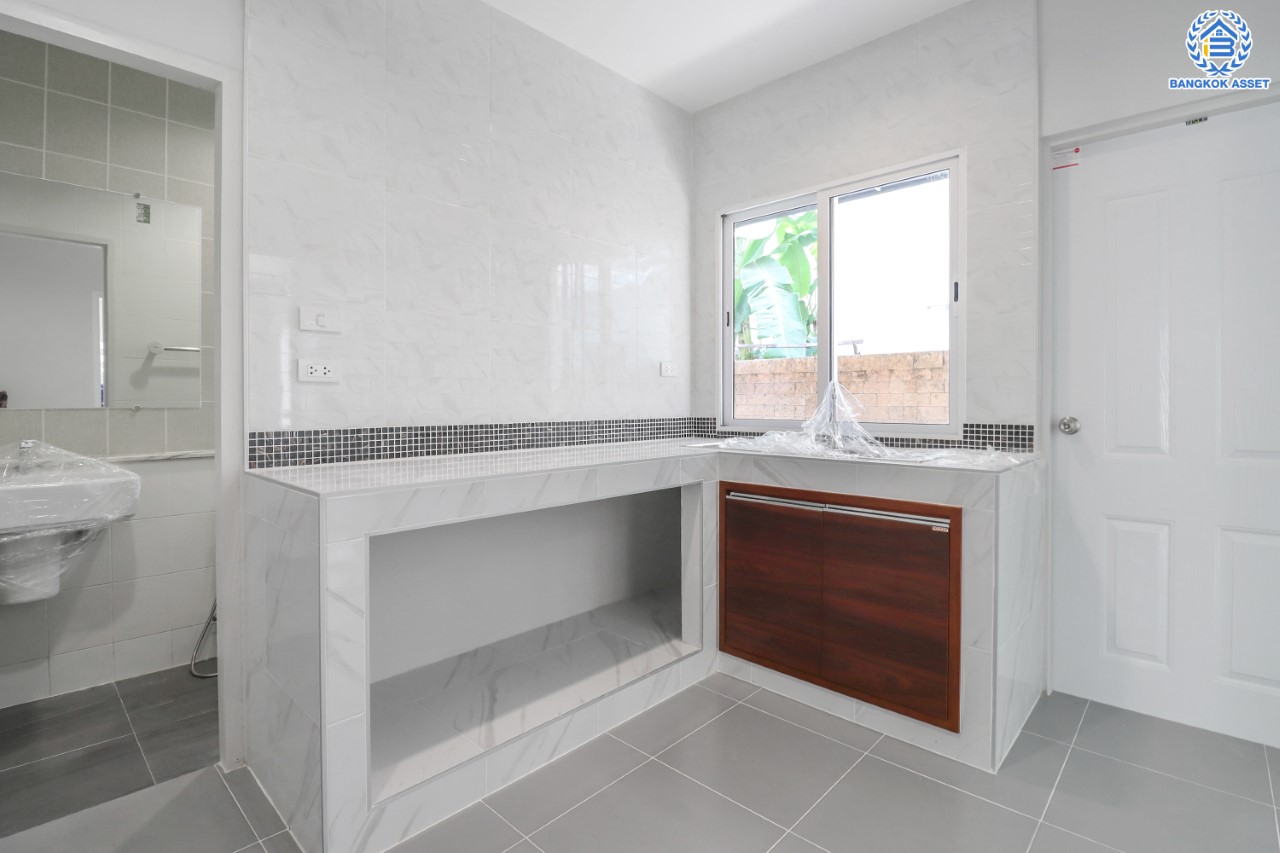 บ้านมือสองตกแต่งใหม่ สไตล์โมเดิร์น ม.สกาย ดอนเมือง-สรงประภา หลังใหญ่ เนื้อที่ 52 ตร.ว. ฟังก์ชัน 3 ห้องนอน 3 ห้องน้ำ 2 ที่จอดรถ บนทำเลดีที่สุด! เข้า-ออกได้ทั้งถ.แจ้งวัฒนะ และสรงประภา ใกล้สนามบินดอนเมือง, ทางด่วนศรีสมาน และรถไฟฟ้าสายสีแดง (สายอนาคต) "สถานีดอนเมือง"